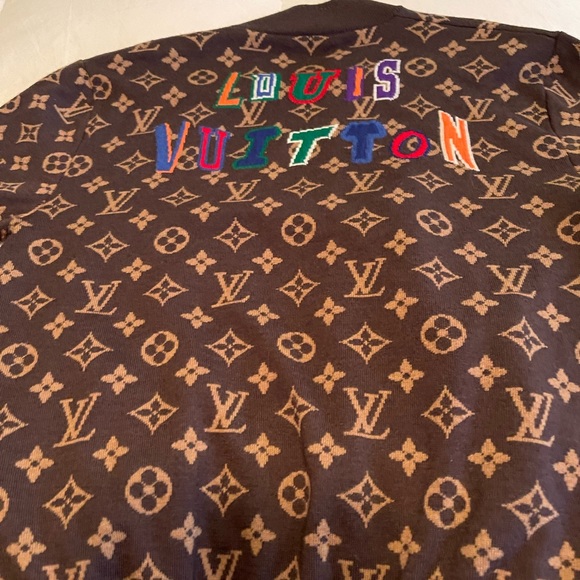Authentic lv nba sweater - Picture 7 of 8